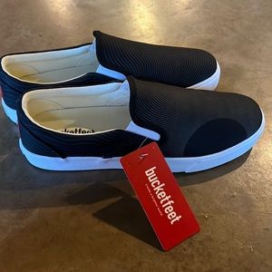 Brand new bucketfeet shoes. Womens size 9.5